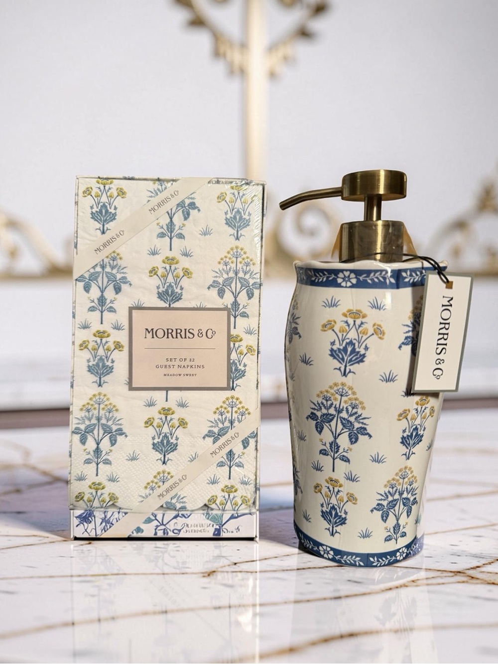 William Morris & Co NWT Floral Ceramic Soap Dispenser & Matching Guest Napkins